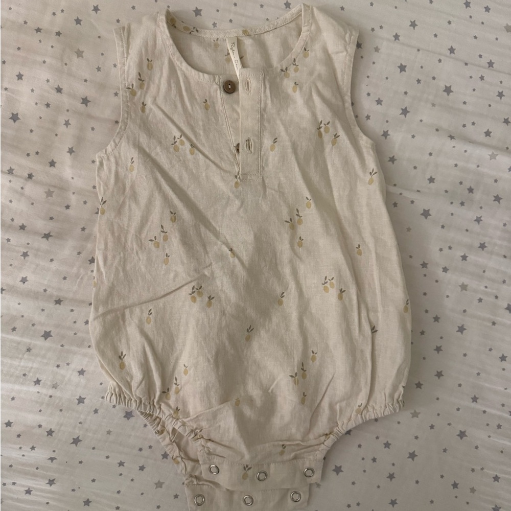 Rylee + Cru NWT Beau romper with lemon pattern size 18-24months